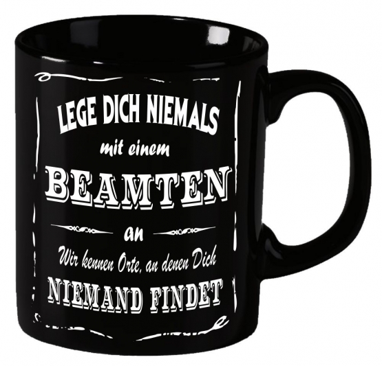 Beamten Becher ! Lege Dich niemals mit einem Beamten an ! Wir kennen Orte an denen Dich niemand findet ! coole-fun-t-shirts Becher schwarz Kaffeetasse Tasse